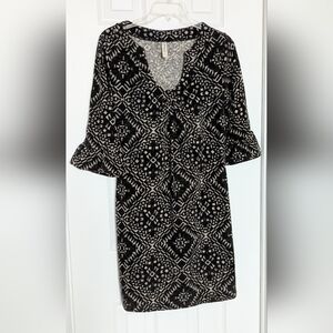 24Seven Comfort Apparel Women's (Medium) Black & Cream Geometric Pattern Dress